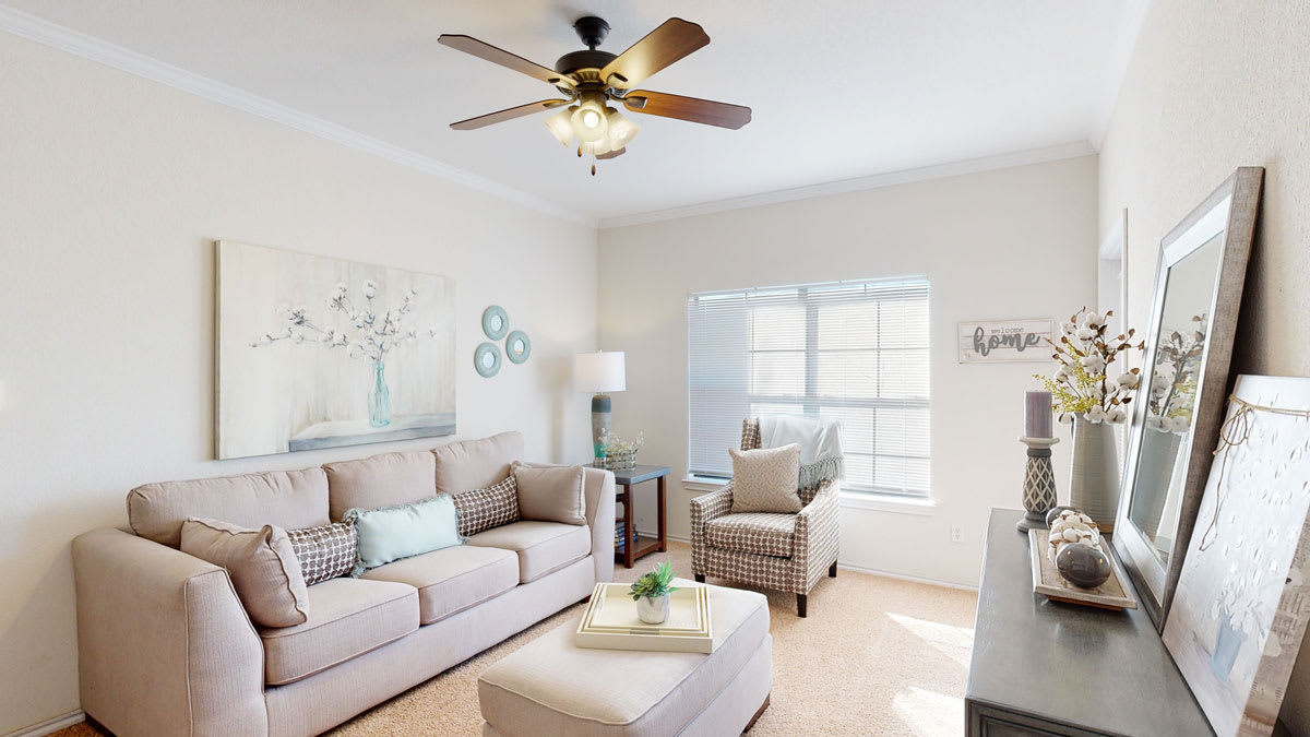 Photo Gallery Stoneleigh on May Apartment in Oklahoma City Weidner