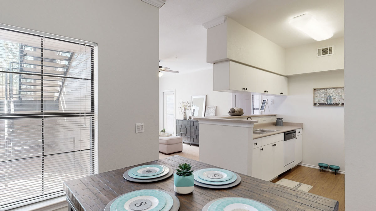 Photo Gallery Stoneleigh on May Apartment in Oklahoma City Weidner