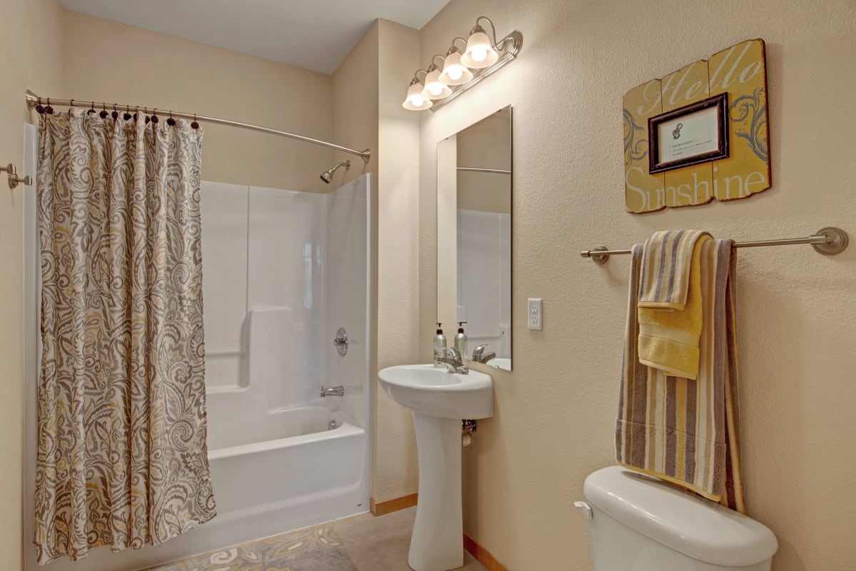 Photo Gallery Covington Apartment Homes in Bloomington, MN Weidner