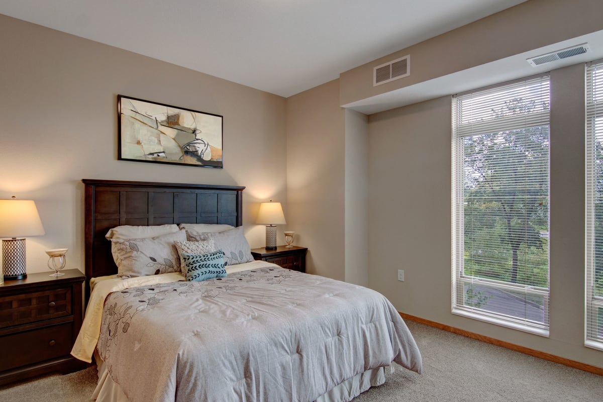 Photo Gallery Covington Apartment Homes in Bloomington, MN Weidner