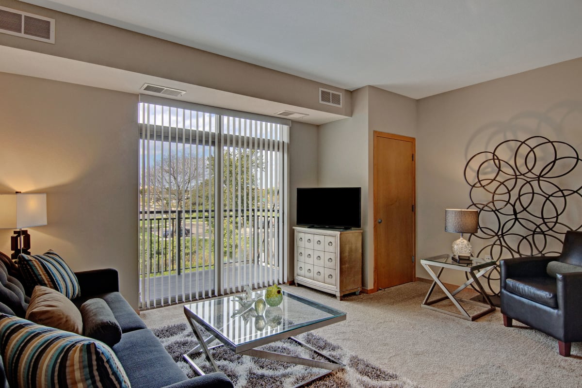 Photo Gallery Covington Apartment Homes in Bloomington, MN Weidner