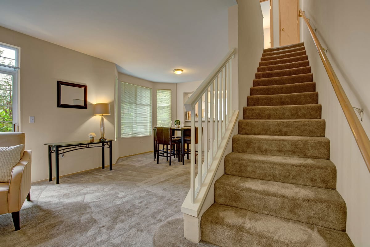 Photo Gallery Aspen Creek Apartment Homes in Kirkland, WA Weidner