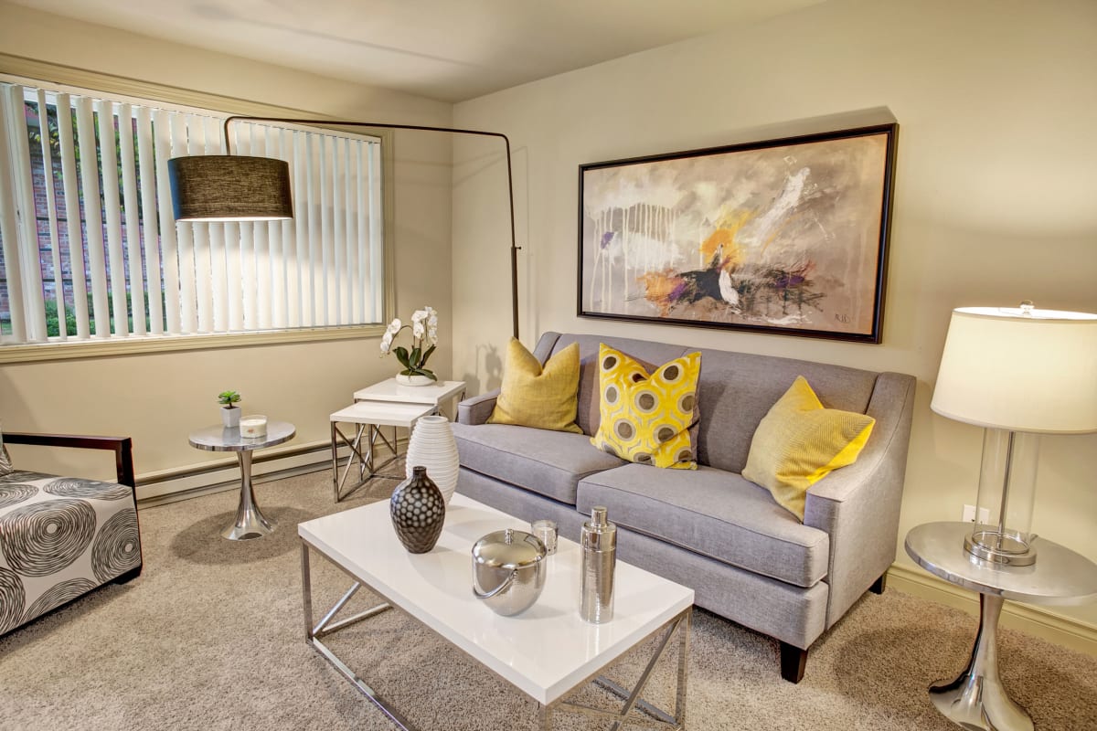 Photo Gallery Colonial Square Apartments Crossroads, WA Weidner