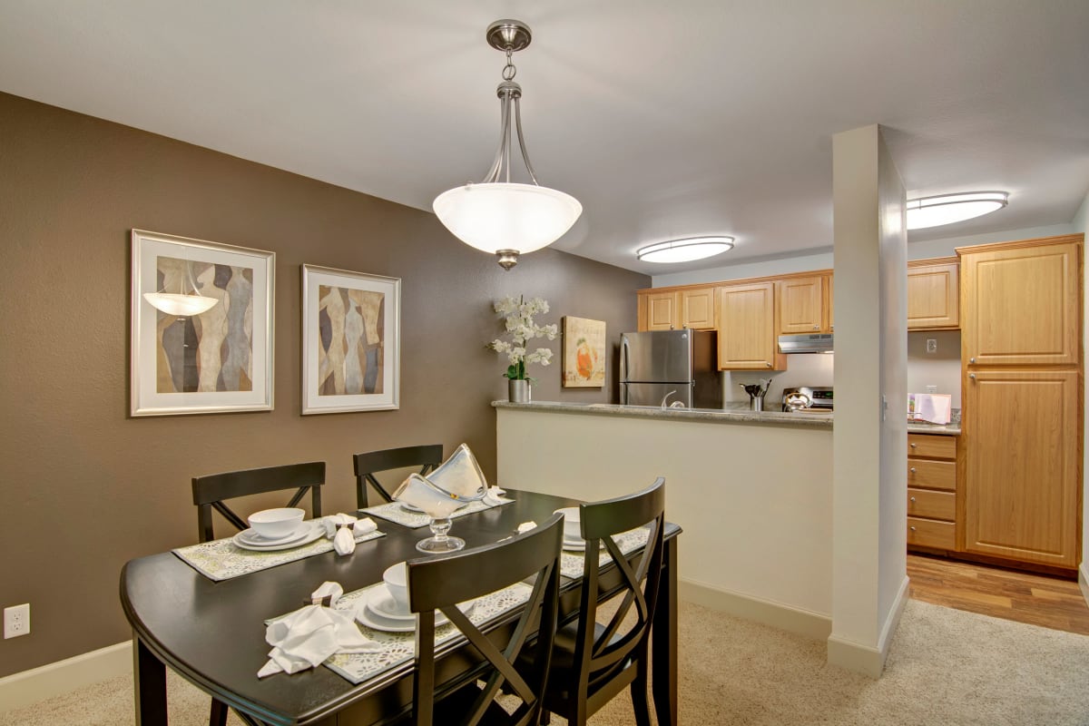 Photo Gallery Island Park Apartments in Shoreline, WA Weidner