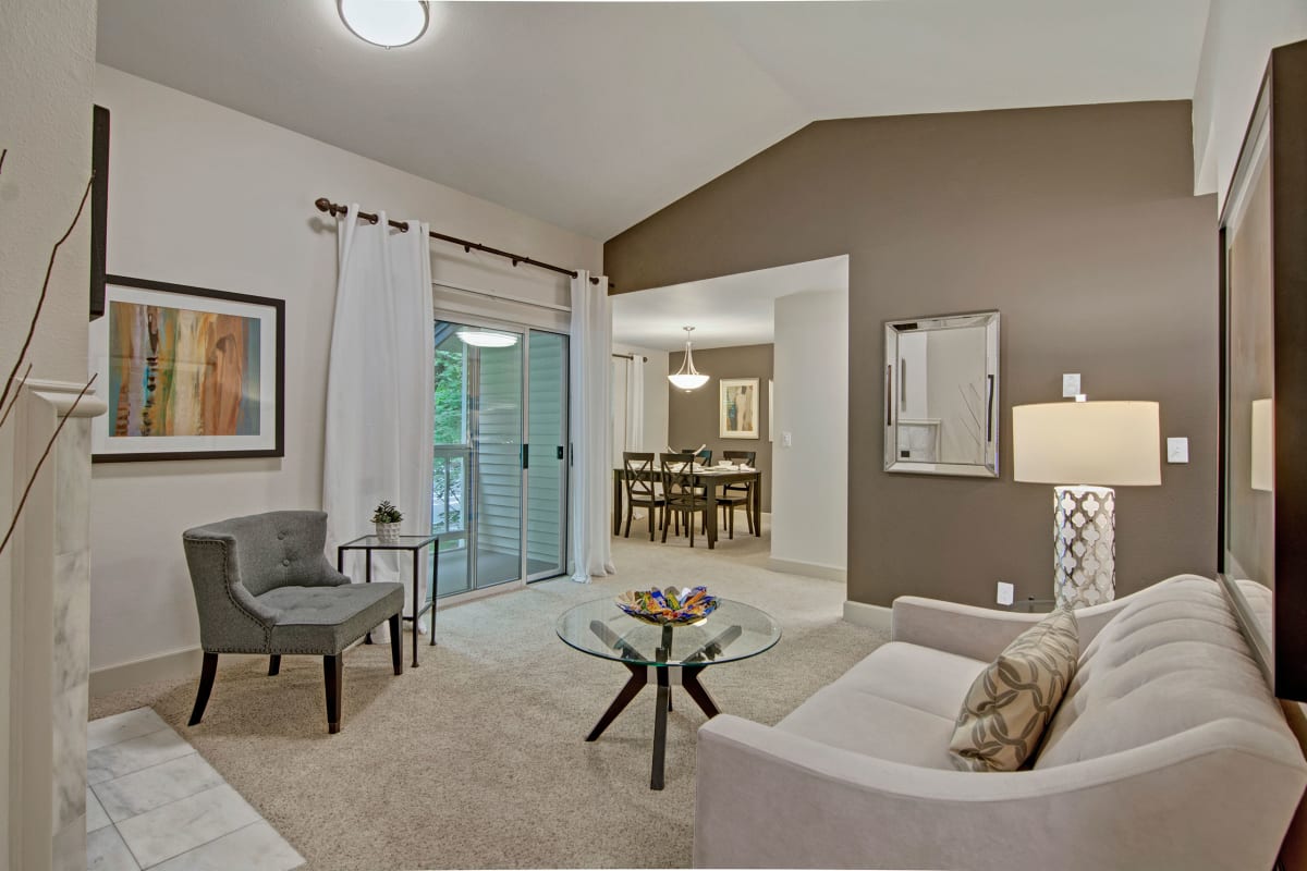 Photo Gallery Island Park Apartments in Shoreline, WA Weidner