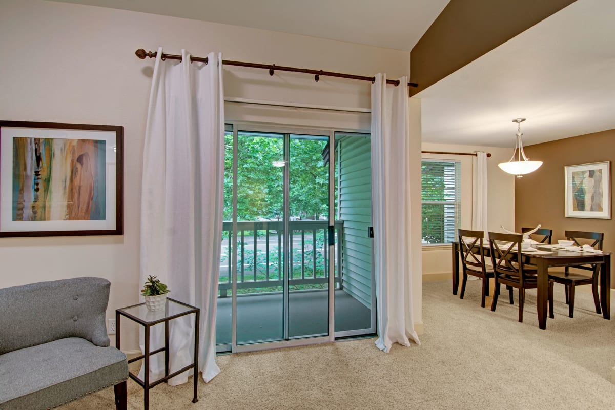 Photo Gallery Island Park Apartments in Shoreline, WA Weidner