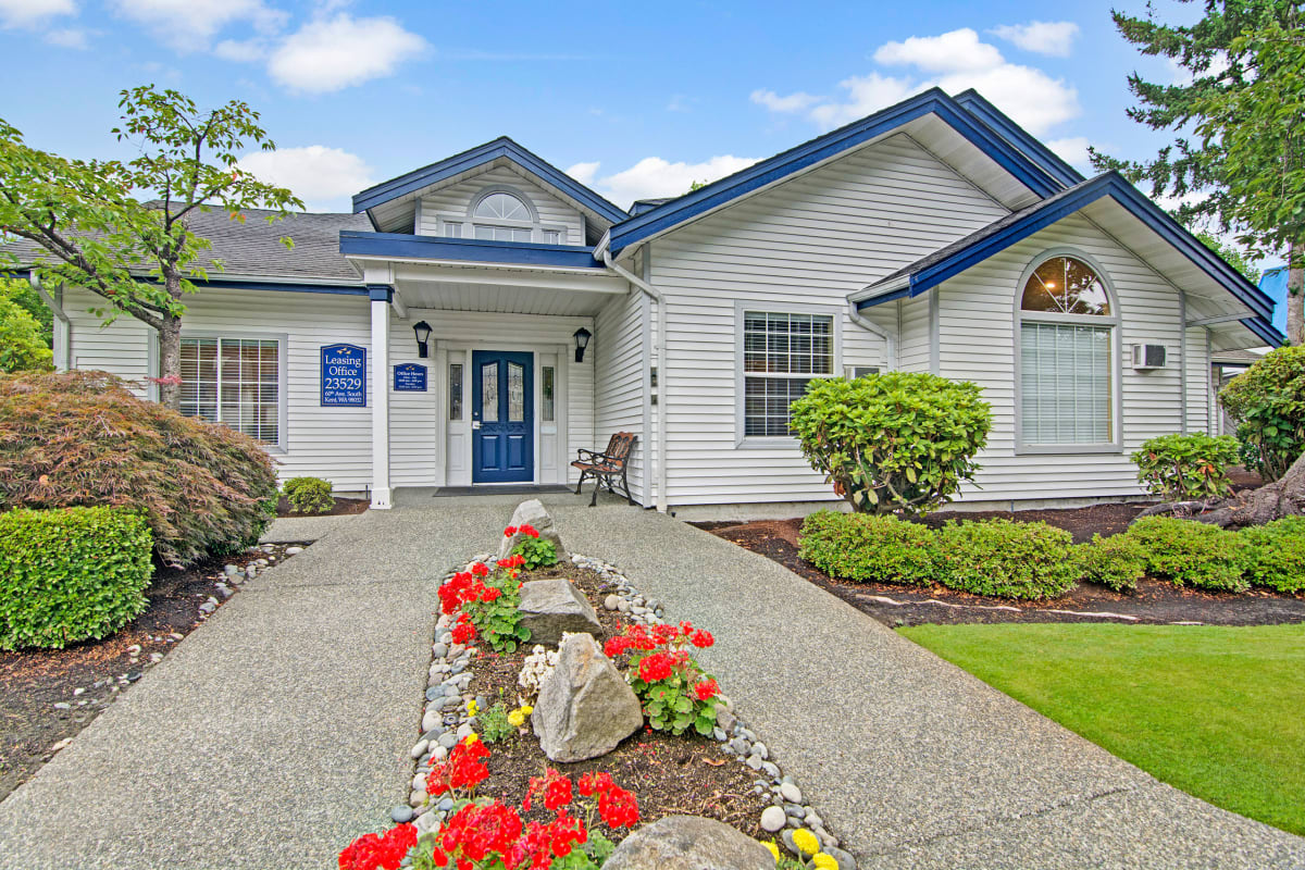 Photo Gallery Island Park Apartments in Shoreline, WA Weidner