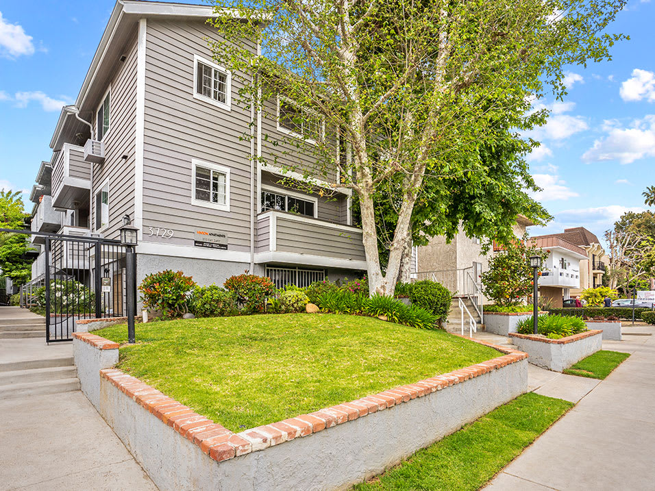 Photos and Video of Vinton Apartments in Los Angeles, CA