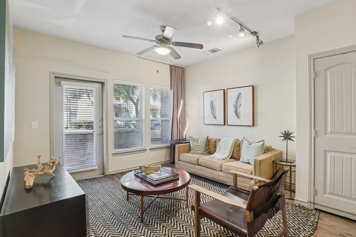 Mercer Crossing apartment photo