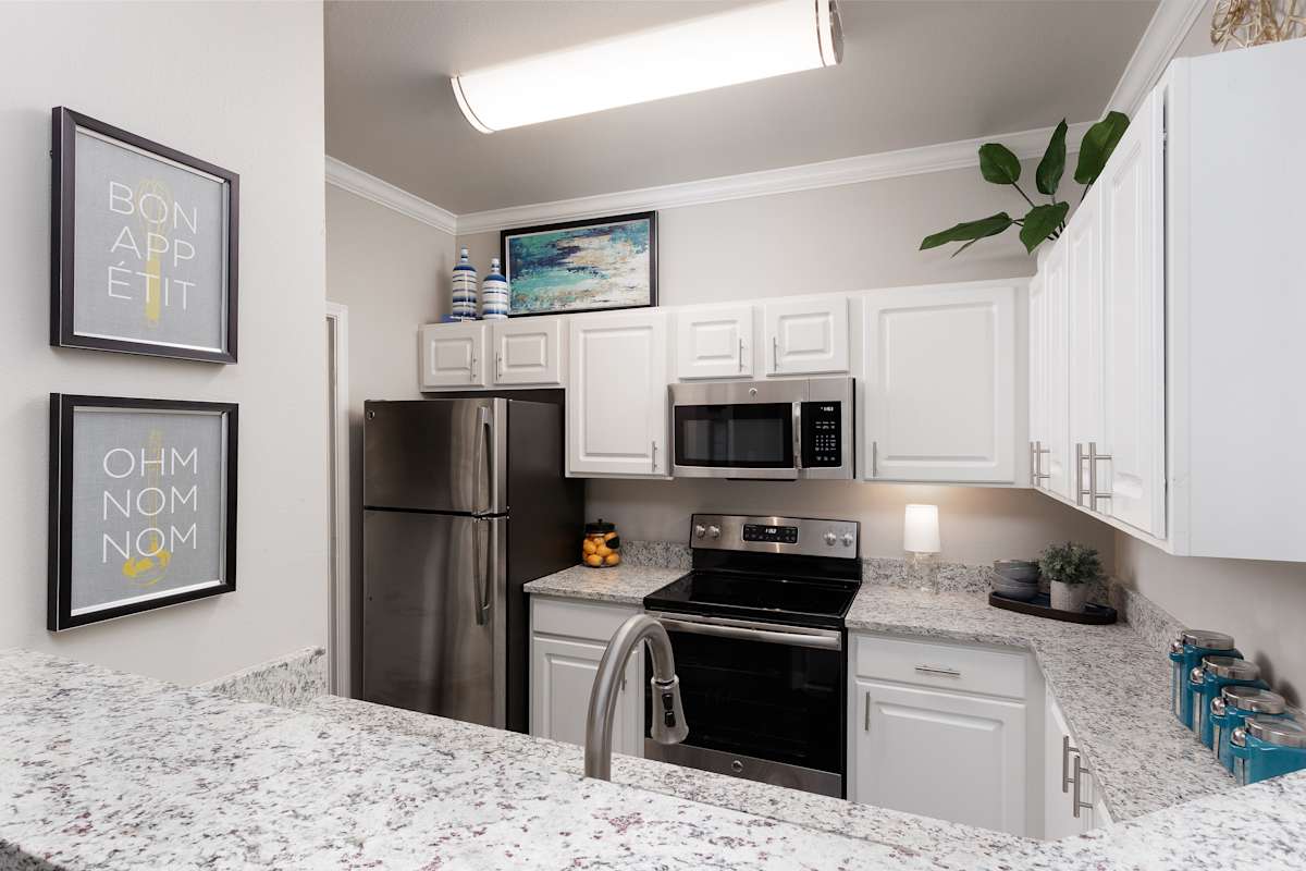 Creekside 121 apartment photo