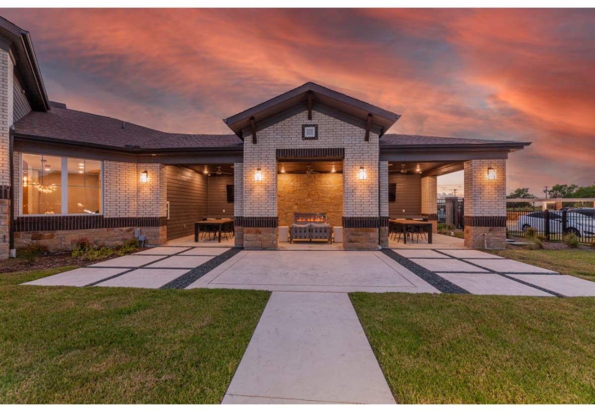 Photos and Video of The Beacon on Westmoreland in DeSoto, TX