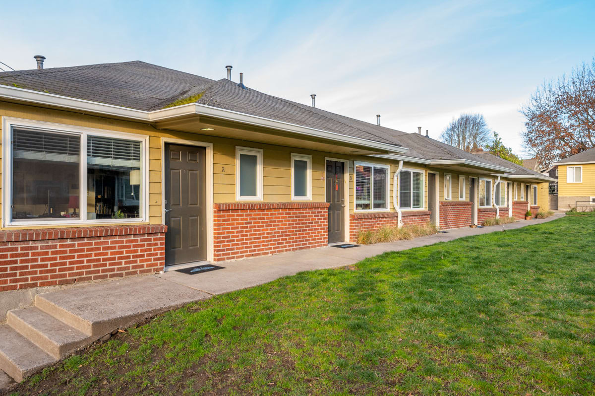Photos and Video of Clinton Court in Portland OR