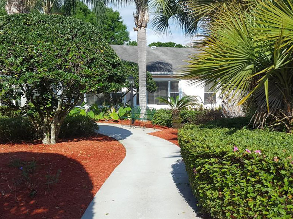 Senior Living in Brandon FL Savannah Court of Brandon