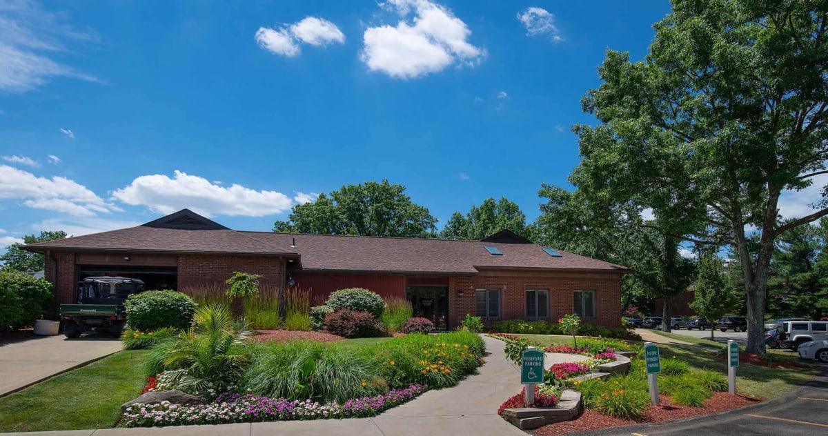 PetFriendly Apartments in Monroeville, PA Deauville Park Apartments