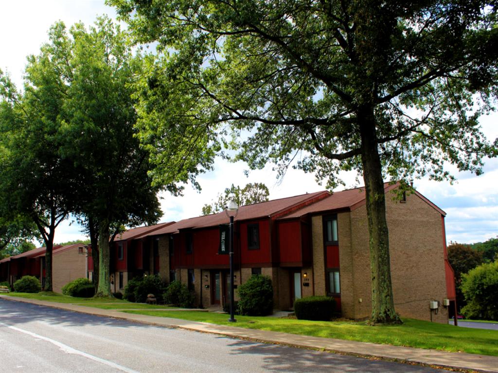 PetFriendly Apartments in Monroeville, PA Deauville Park Apartments