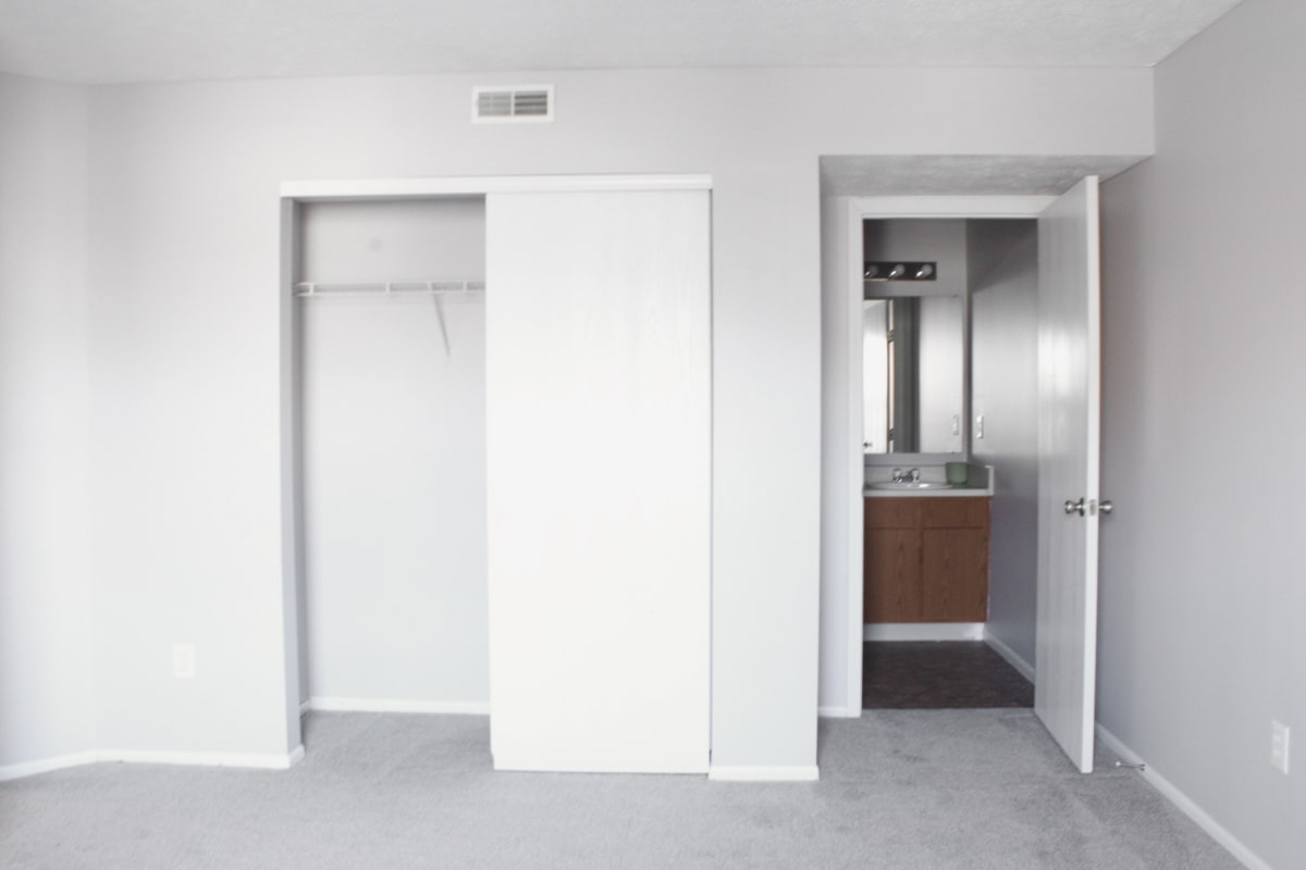 Luxury Apartments for Rent in 43228 Trinity Lakes Apartments