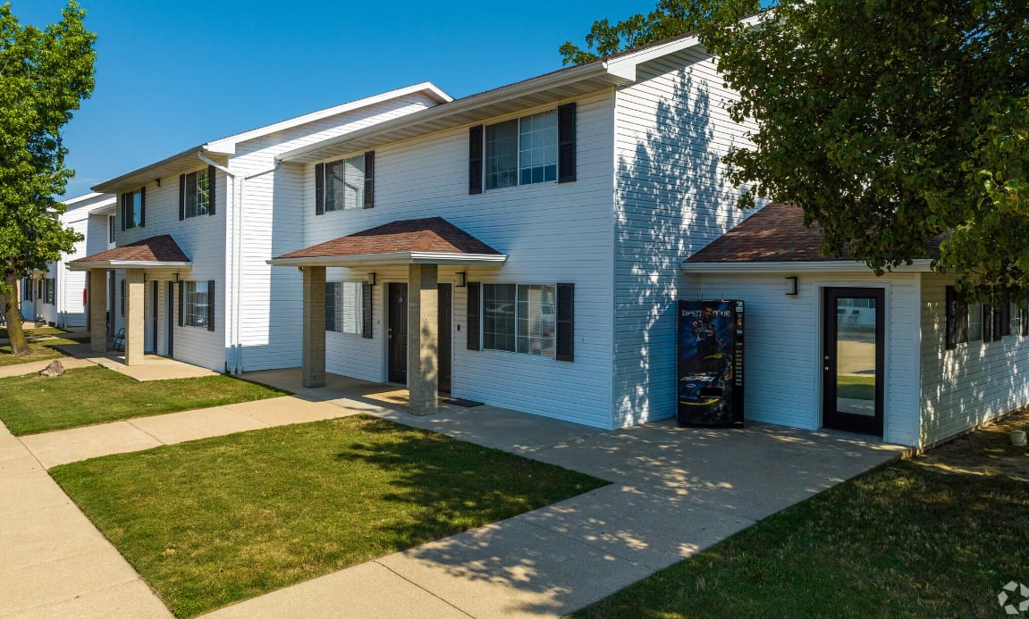 Photos and Video of Golden Oaks Apartments in Branson, MO