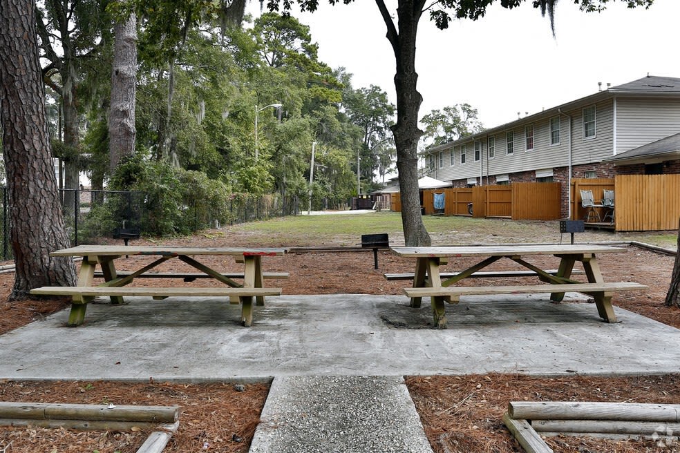 Photos and Video of Live Oaks Apartments in Savannah, GA