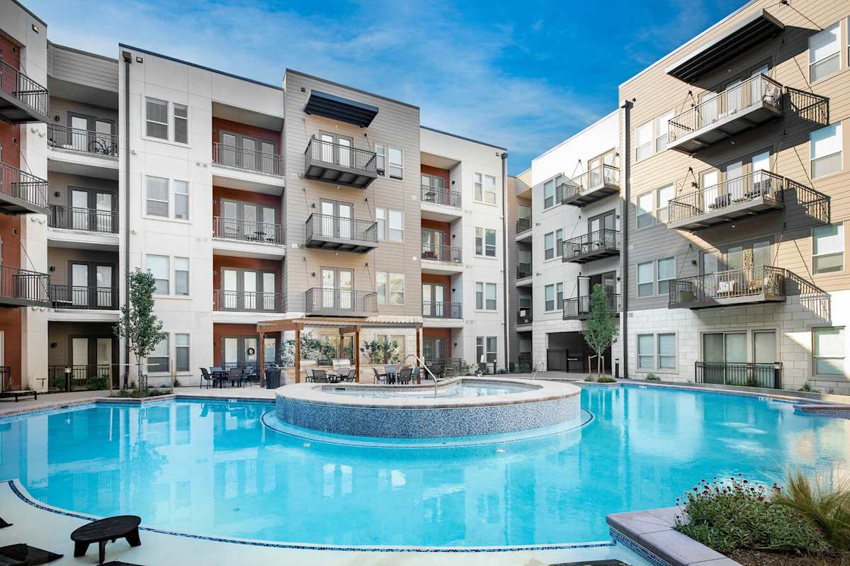 Bridges at Flatiron pool courtyard view - Broomfield, CO