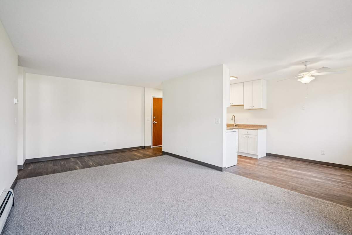 Bayberry Place Apartments interior room view - Eagan, MN