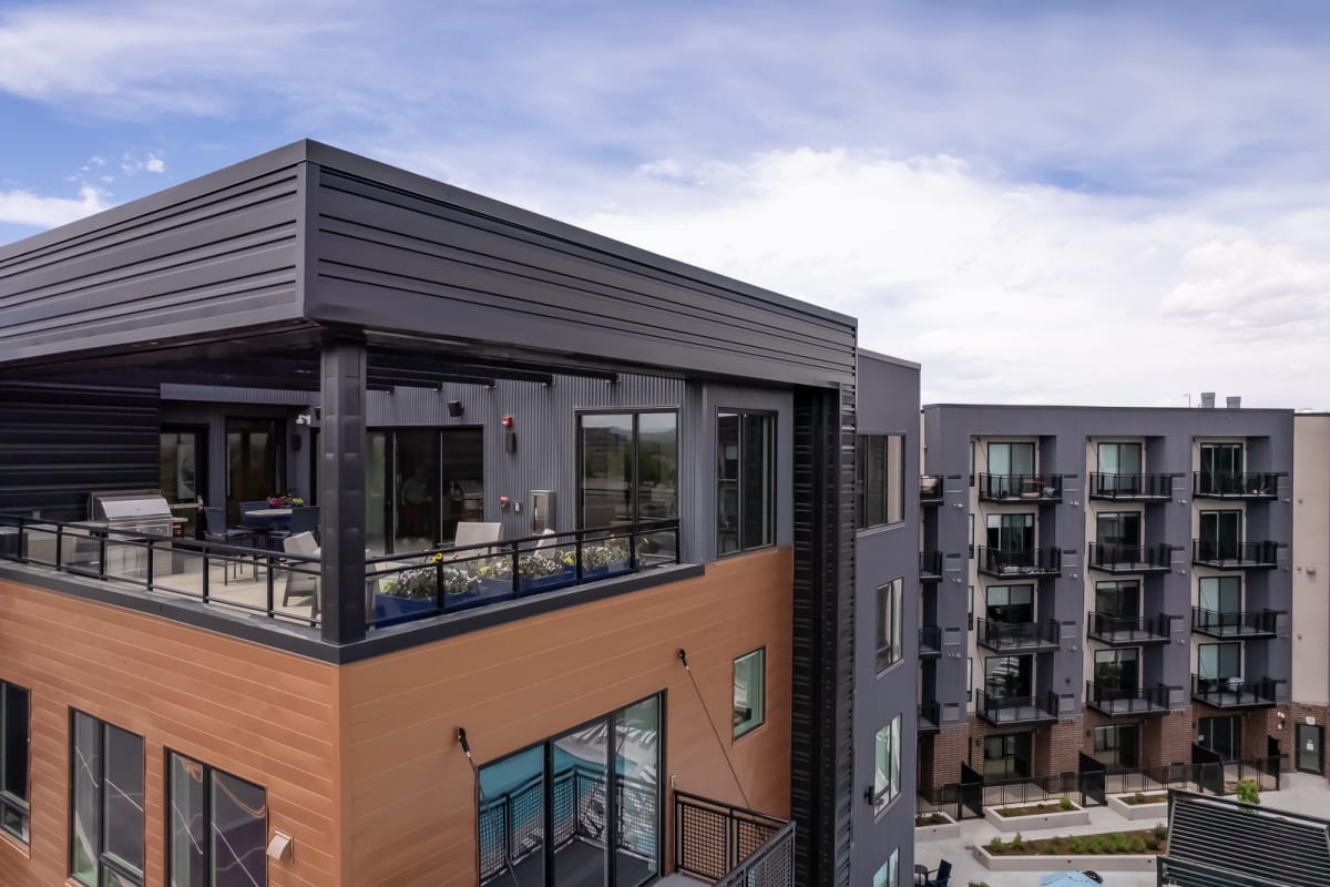 Lyra Apartments rooftop lounge and seating - Centennial, CO