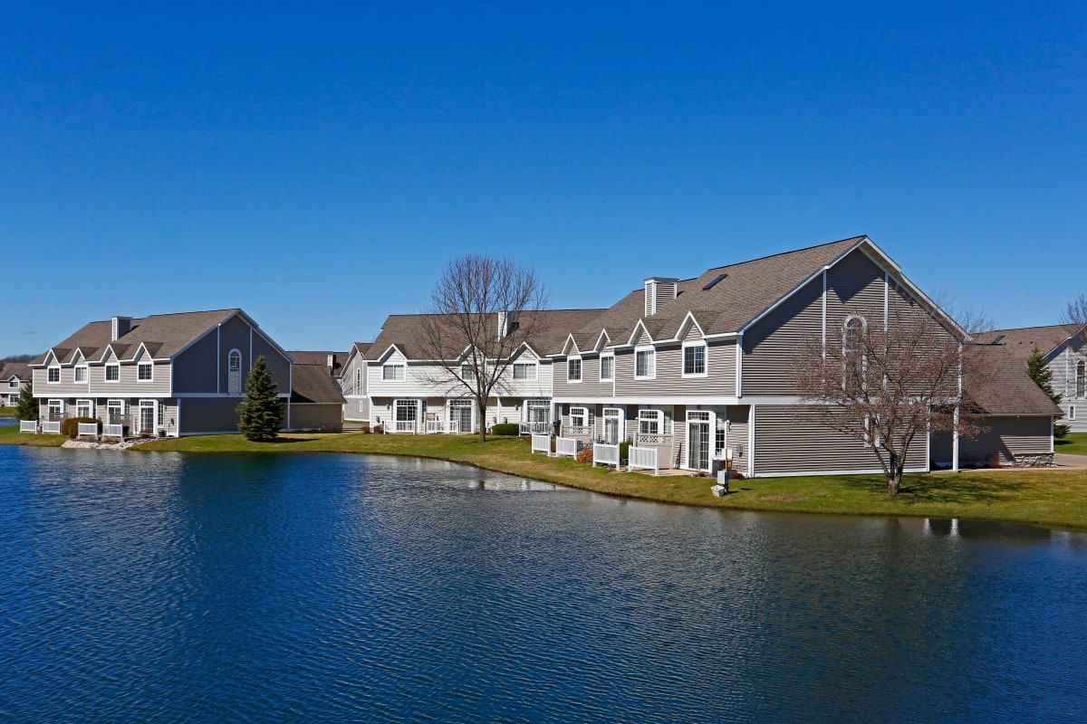 Avalon Cove Townhomes waterfront exterior view - Rochester, MN
