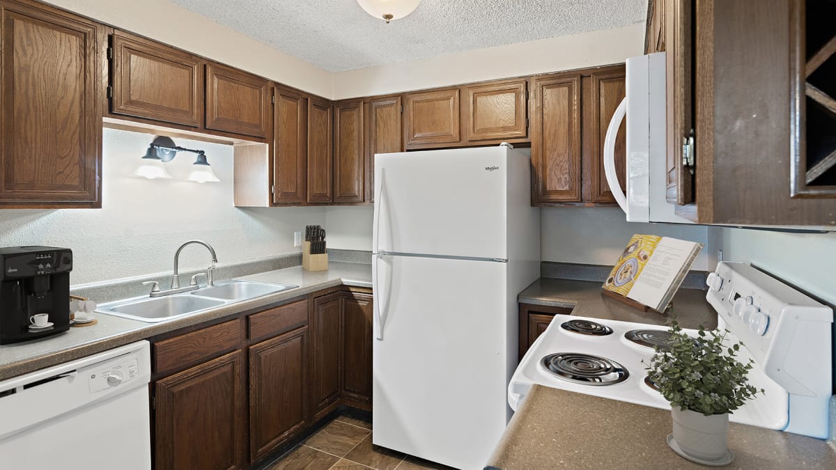 Castlerock Apartment Homes kitchen - Billings, MT