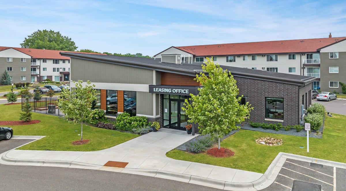Connelly On Eleven clubhouse exterior view - Burnsville, MN