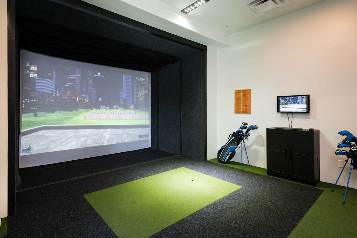 Railway Flats Apartments indoor golf simulator room - Loveland, CO