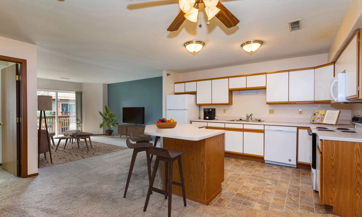Rocky Meadows Apartments living room seating area - Billings, MT