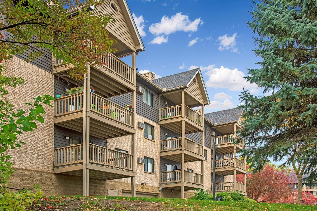 Apartment Photos | Woodridge on Second in Rochester, MN