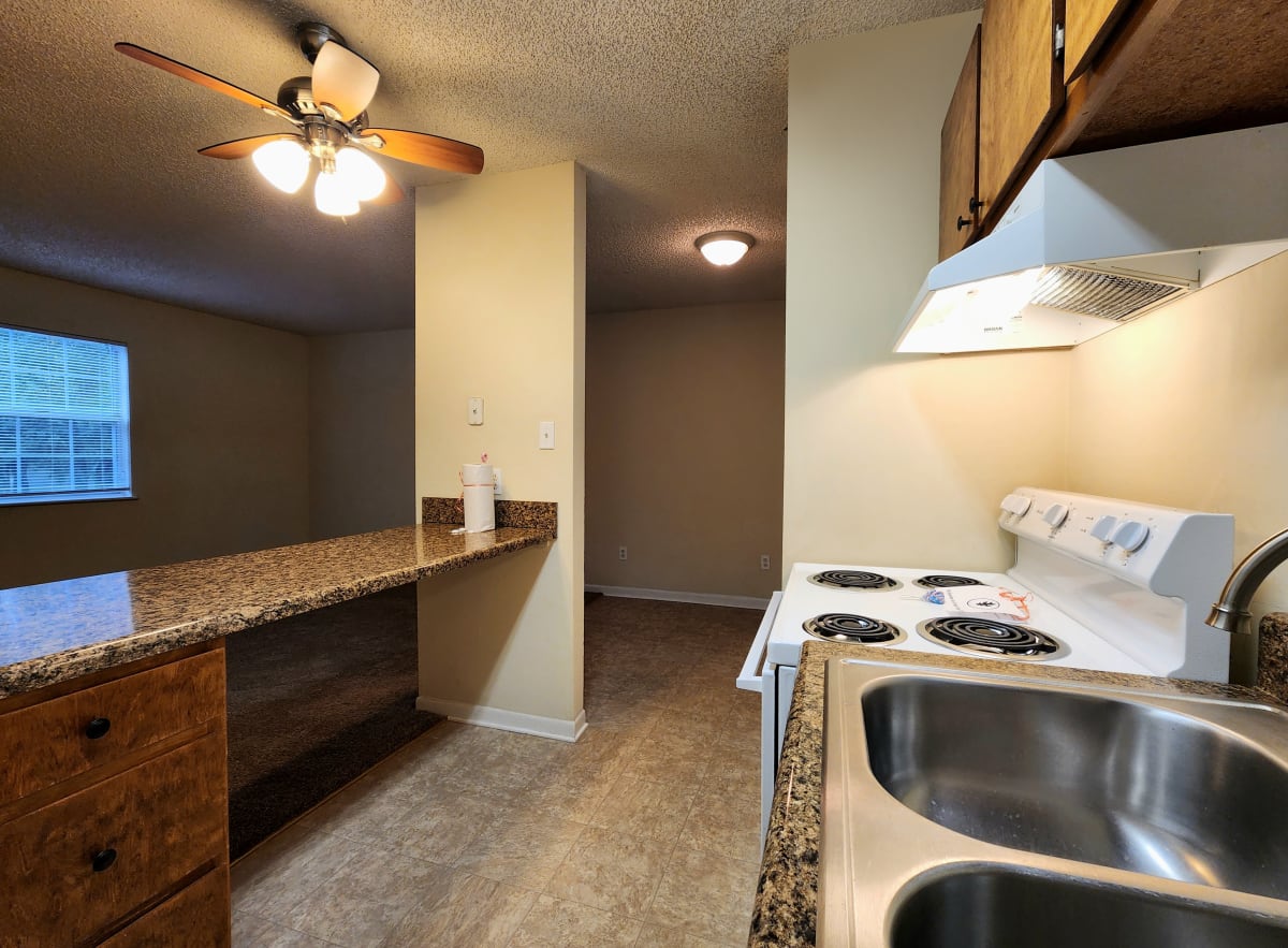 Photos and Video of Oak Terrace Apartments in Valdosta, GA