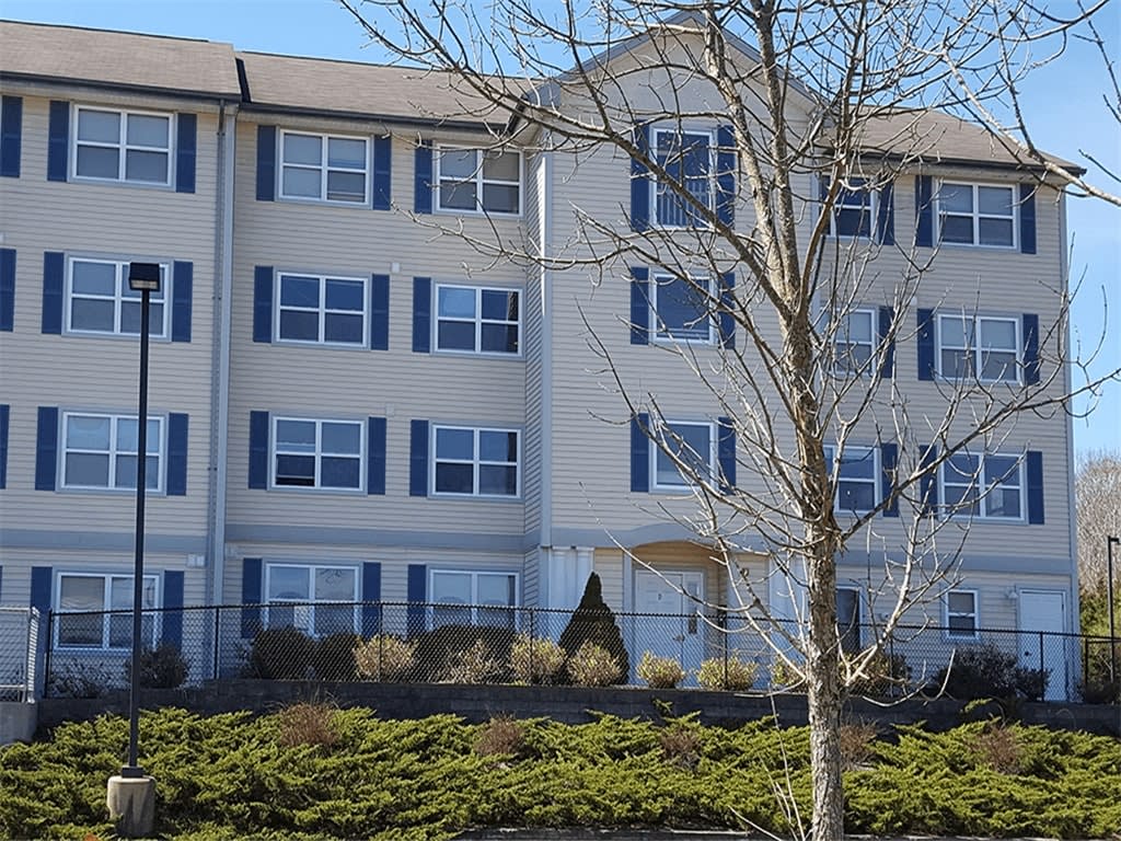 Photos and Video of Huntington Ridge Apartments in Norwich, CT