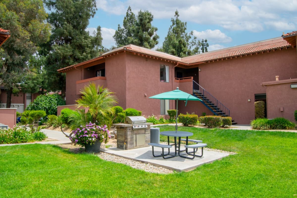 Apartments for Rent near UCR Summer Meadows Photos