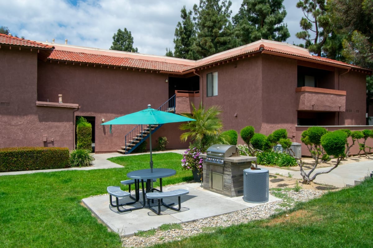Apartments for Rent near UCR Summer Meadows Photos