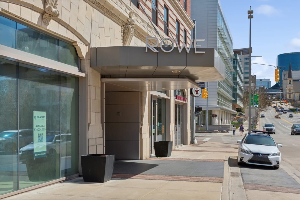 Apartments For Rent in Grand Rapids The Rowe Photos