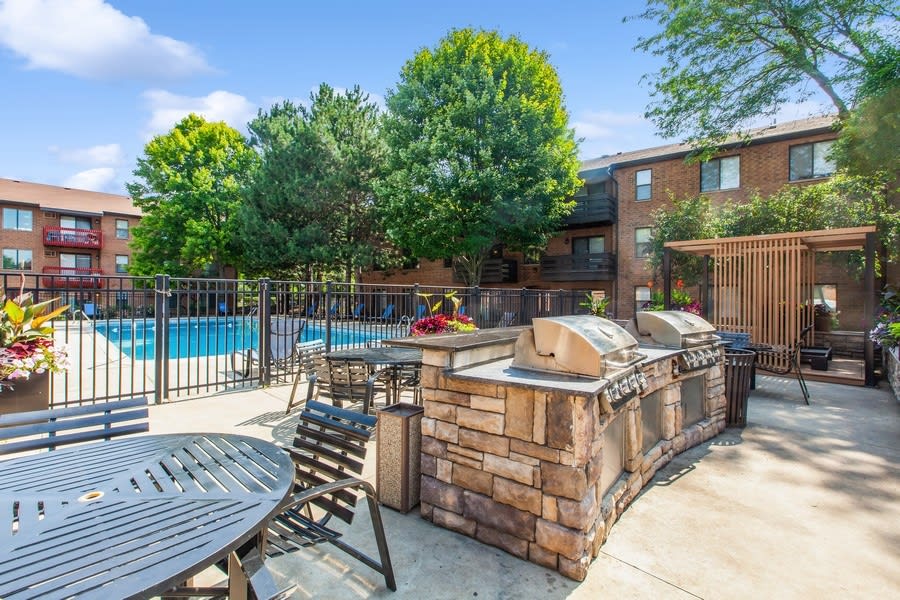 Naperville, Illinois Apartments Fifteen 98 Naperville Photos