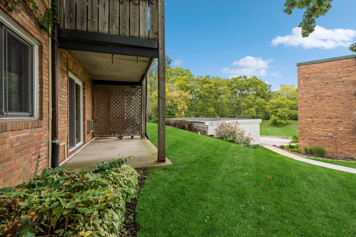 Apartments For Rent in North Aurora, IL River Oaks Photos
