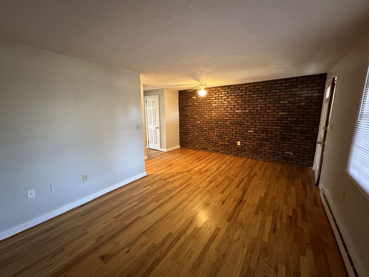 Apartments For Rent in Ellington, CT Pinney Brook Photos