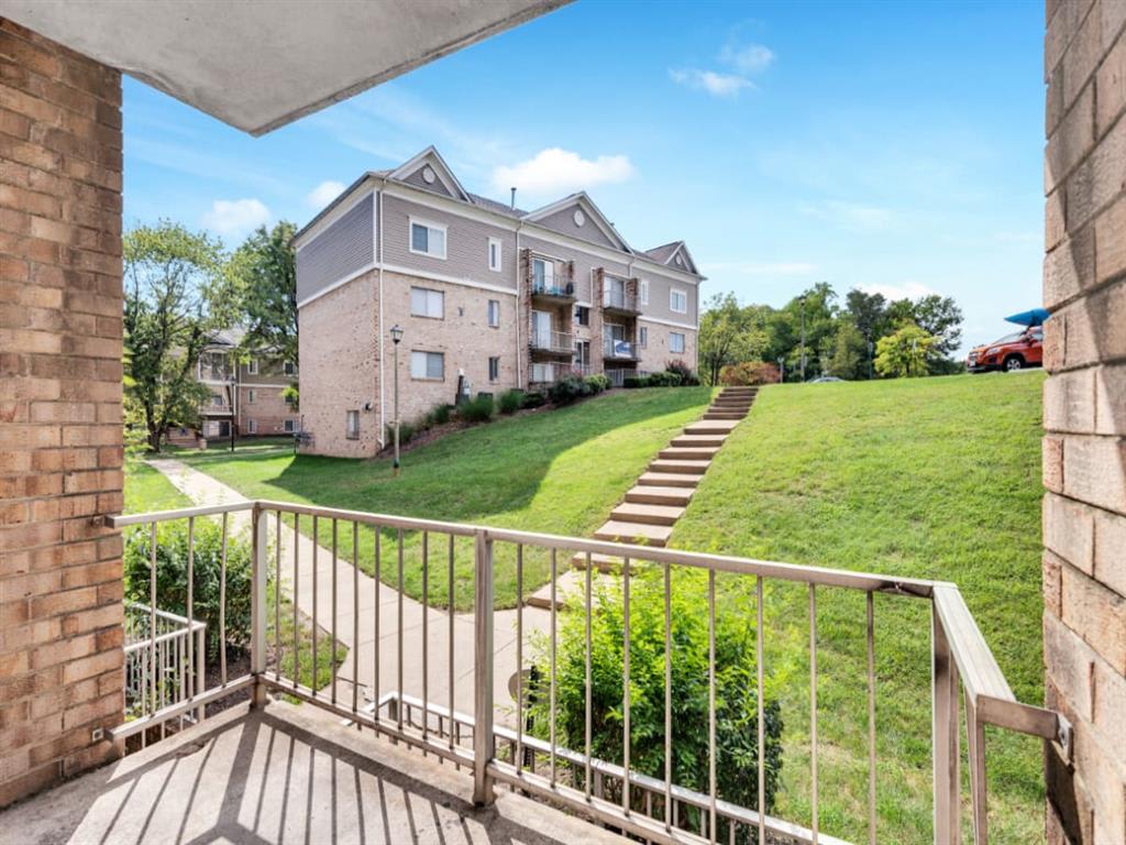 Apartments For Rent in Dumfries, VA Briarwood Photos