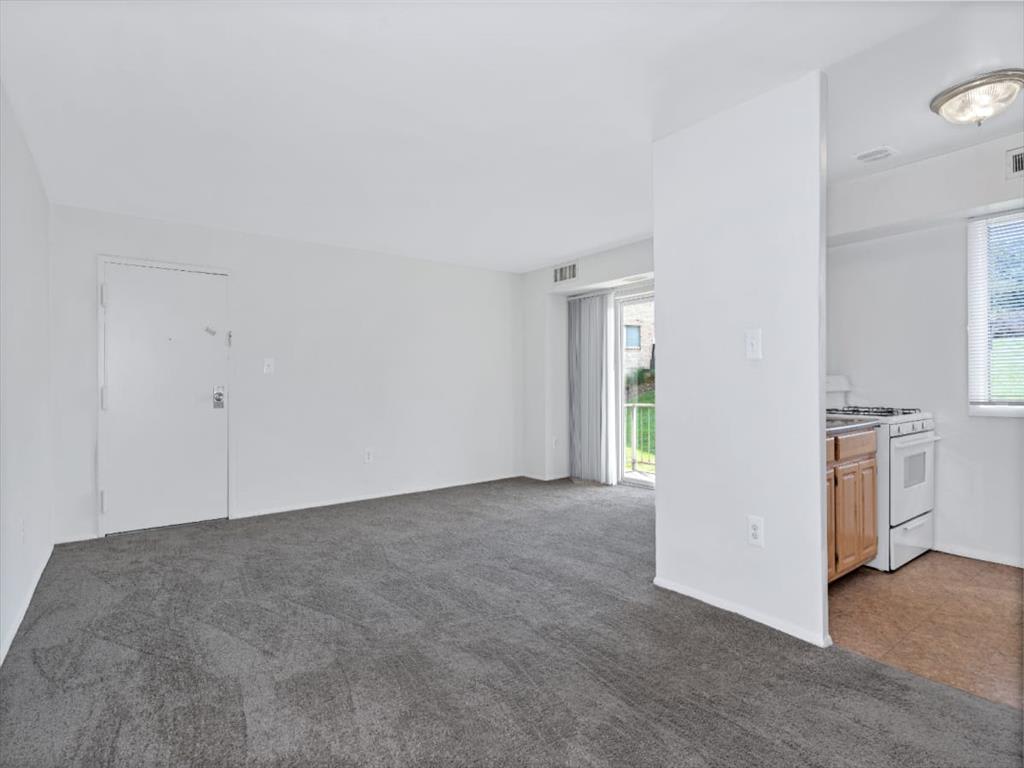 Photos and Video of Briarwood Apartments in Dumfries, VA