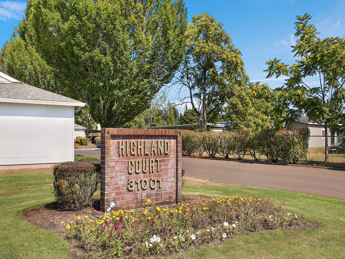 Highland Court Senior Living Community in North Plains Oregon Photo
