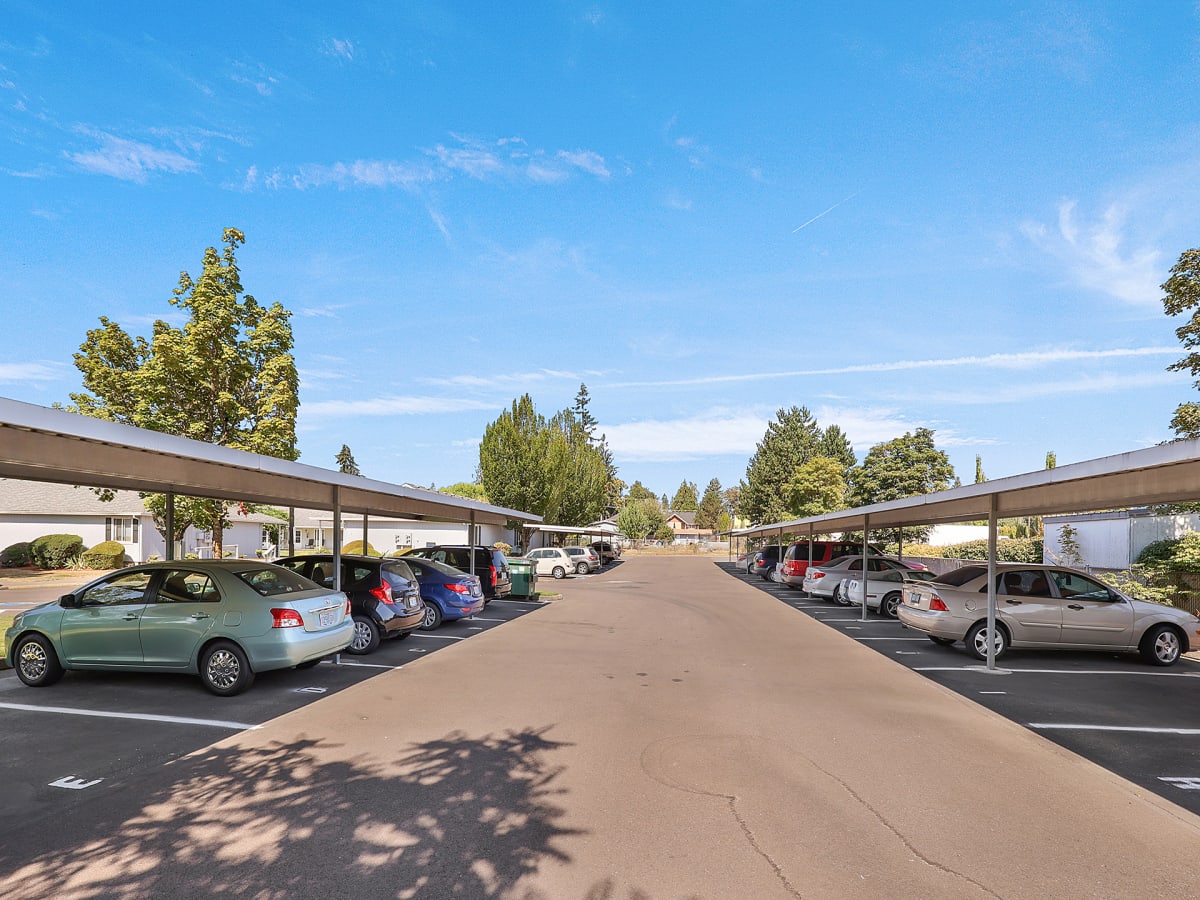 Highland Court Senior Living Community in North Plains Oregon Photo