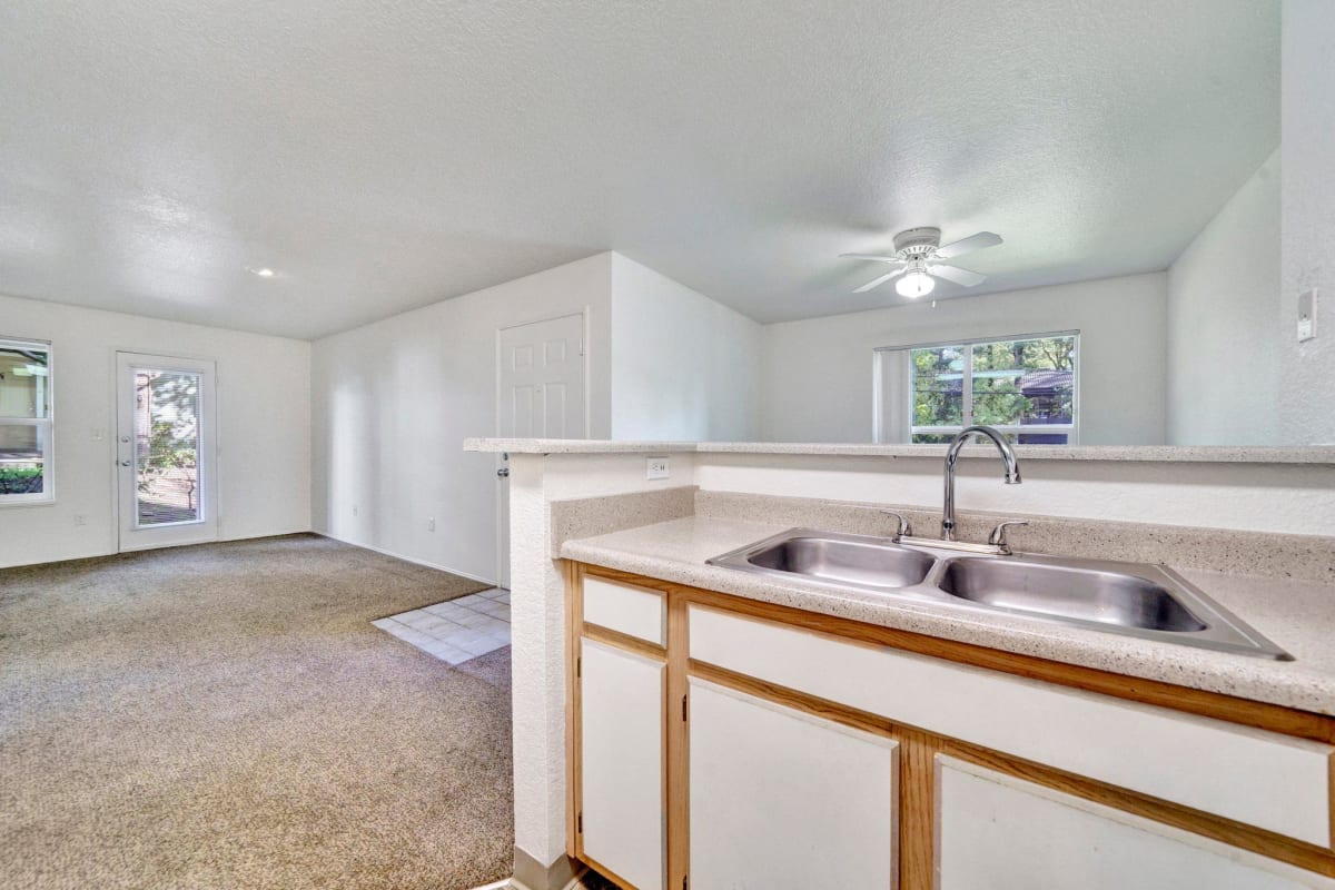 Photo Gallery of Hampton Ridge Apartments in Tigard Oregon