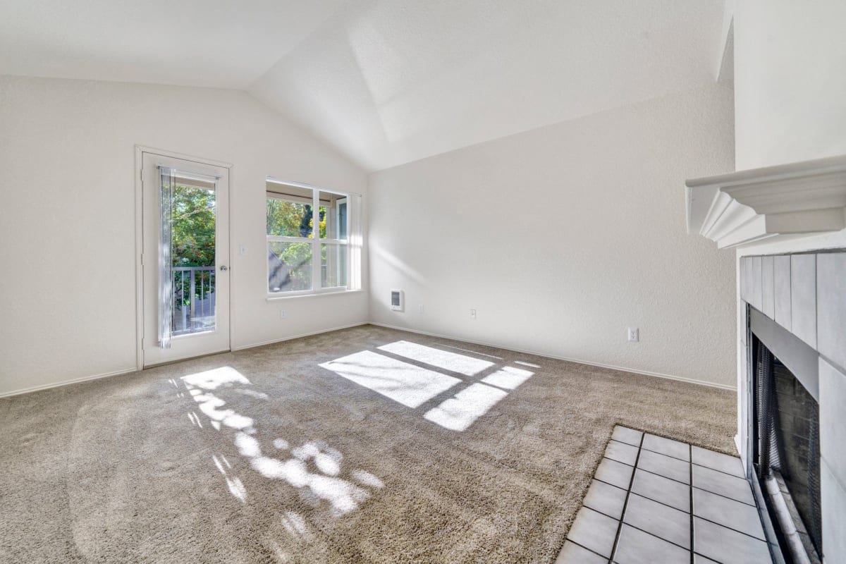 Photo Gallery of Hampton Ridge Apartments in Tigard Oregon