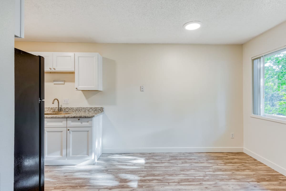 Photos and Video of Michael Manor Apartments in Portland, OR