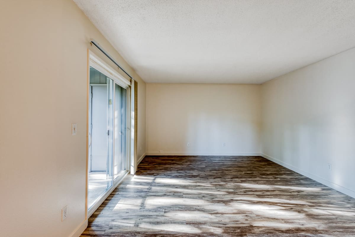 Photos and Video of Michael Manor Apartments in Portland, OR