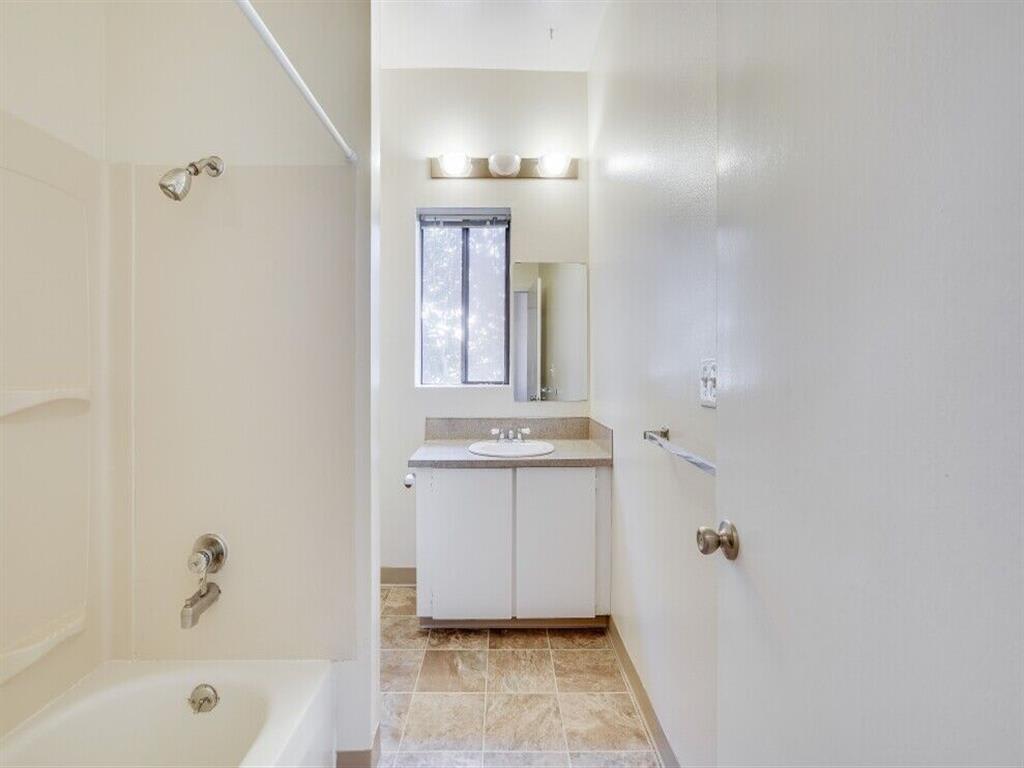 Photos and Video of Grandview Apartments in Portland, OR