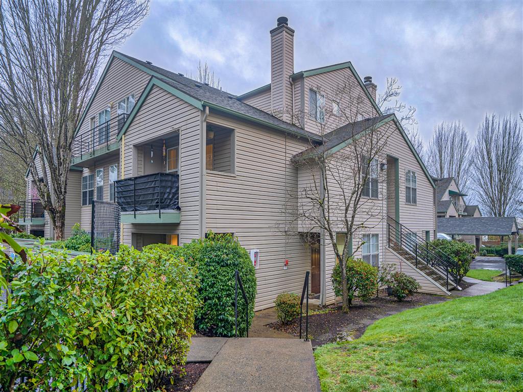 Photos and Video of Hampton Ridge Apartments in Tigard, OR