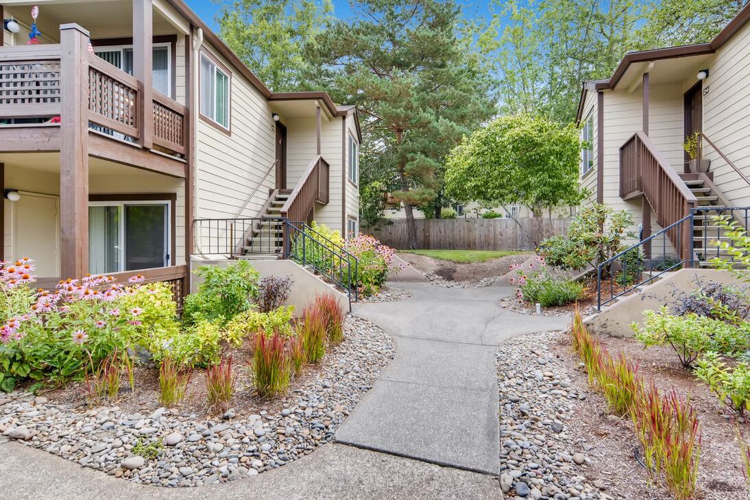 Photos and Video of Stratford Apartments in Beaverton, OR